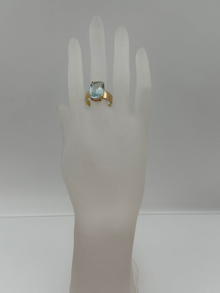 Traumhafter Aquamarin Ring * 750 Gelbgold * Gr. 61